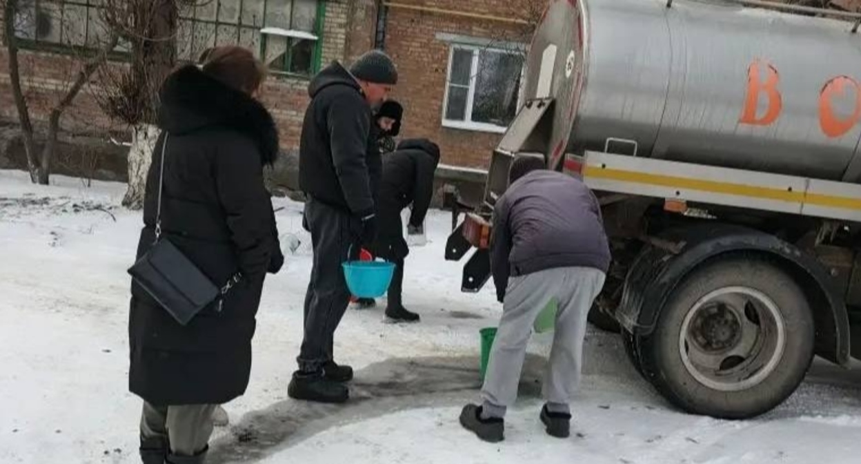 A water truck in Gukovo. Photo from the Rostov Region Minister of Housing and Communal Services' Telegram channel https://t.me/Pshenichnaya_AU/1980