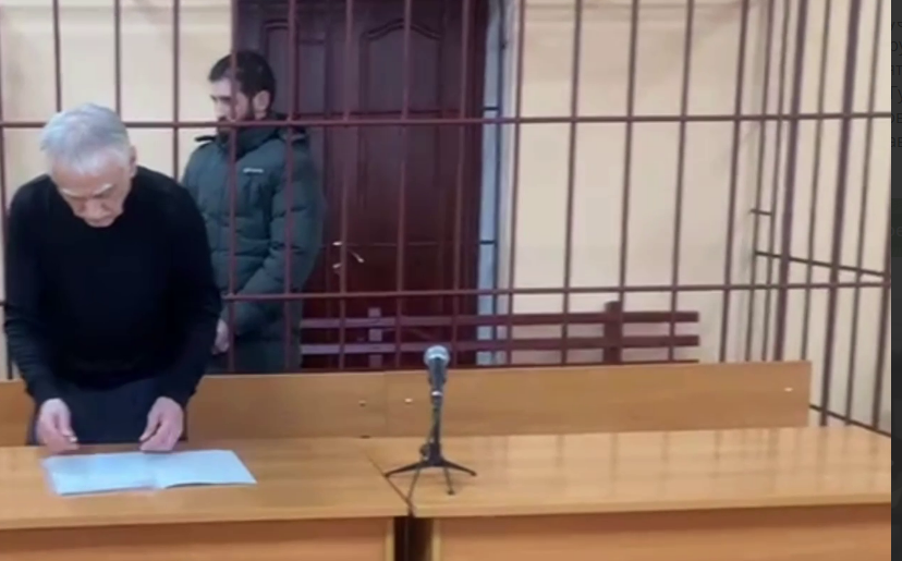 The court has arrested a suspect in the woman's murder (behind bars). Still from video from February 4, 2026, https://t.me/Femida_Dagestana/366