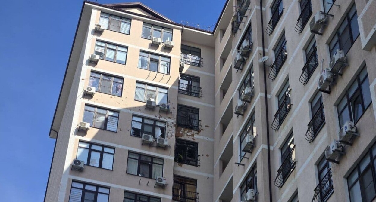 The aftermath of a drone strike on a residential building in Novorossiysk on May 3, 2025. Still from Andrey Kravchenko's Telegram channel: https://t.me/kravchenko_glava_nvrsk/11568
