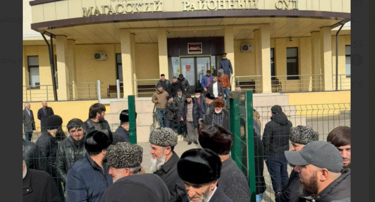 The scene outside the courthouse. Screenshot from a photo by Fortanga from February 18, 2026, https://t.me/fortangaorg/21474?single