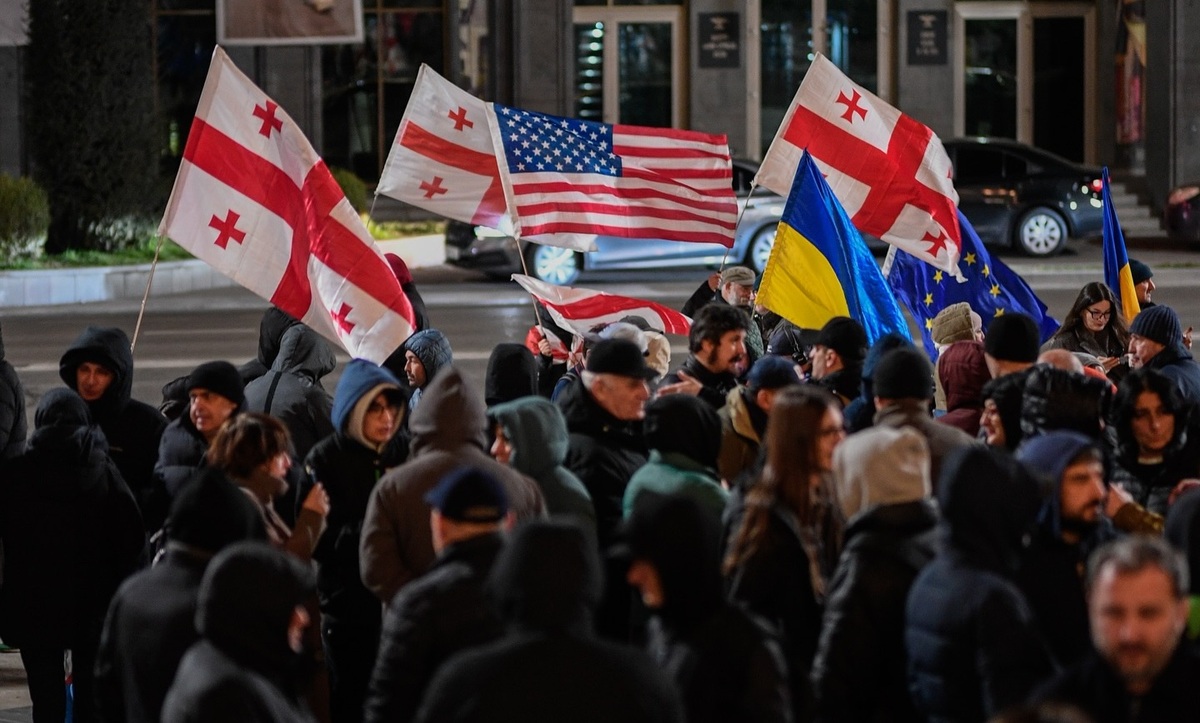 Protesters on Rustaveli Avenue, February 23, 2026. Photo: Mindia Gabadze / Publika