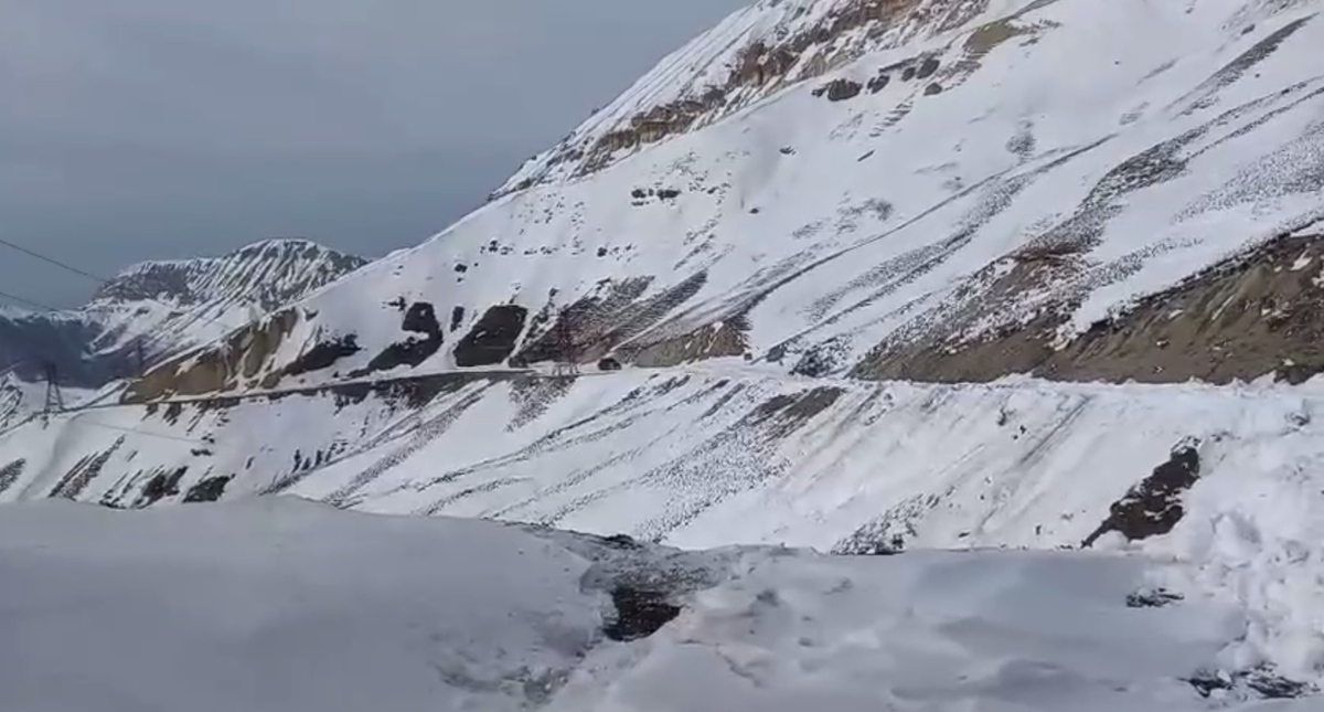 A road through a mountain pass. Gumbetovsky District, Dagestan, March 2026. Still from a video by the district administration: https://t.me/Gumbet05/33837