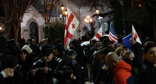 Activists with flags on Rustaveli Avenue. Photo: Khatia Kakhidze / Publika