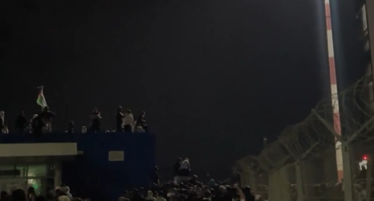 Unrest at Makhachkala Airport. Still from Zvezda TV video: https://tvzvezda.ru/news/20231030194-GL1aM.html.