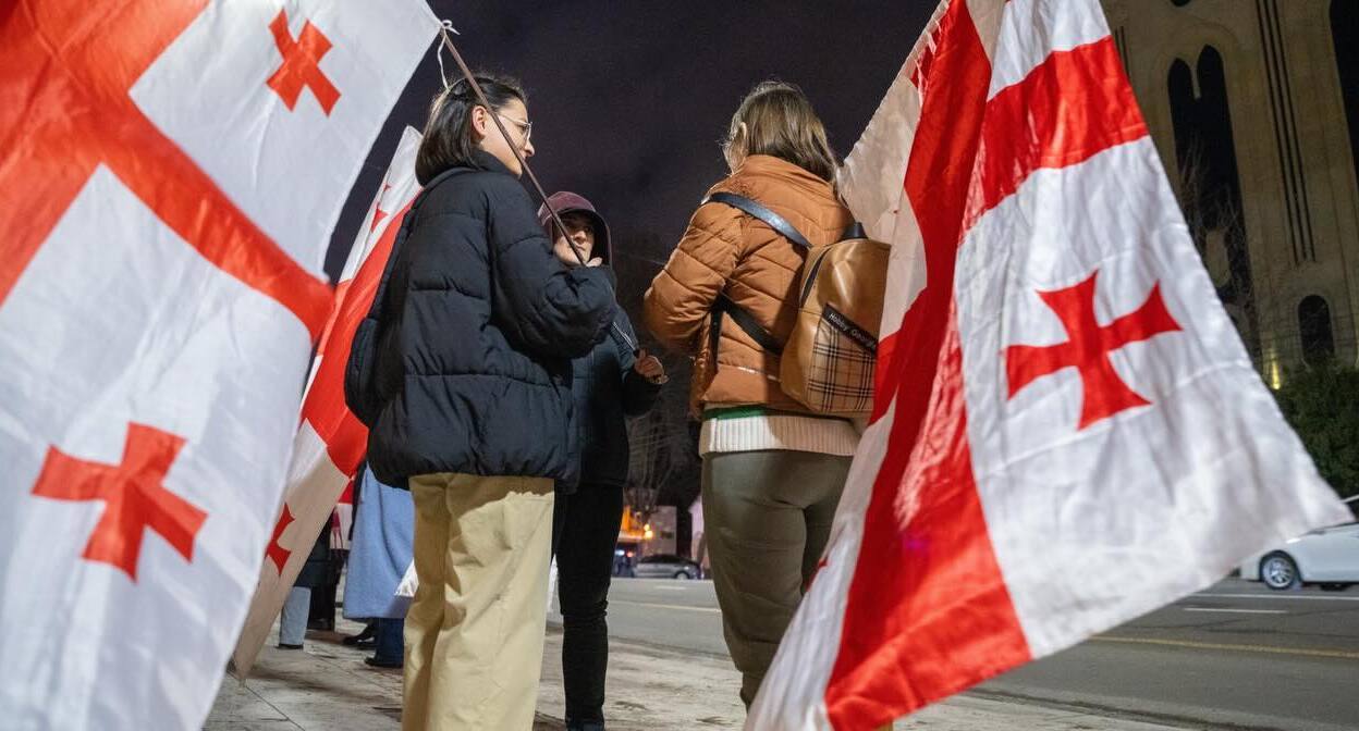 Protesters on Rustaveli Avenue. Photo: Nino Kikvadze / Publika