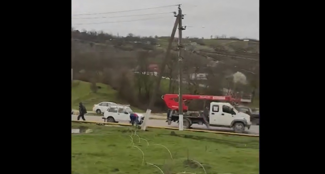 Emergency work in the Nozhai-Yurt district. Still from Chechenenergo video: https://t.me/chechenergo/5823 Emergency work in the Nozhai-Yurt district. Still from Chechenenergo video: https://t.me/chechenergo/5823