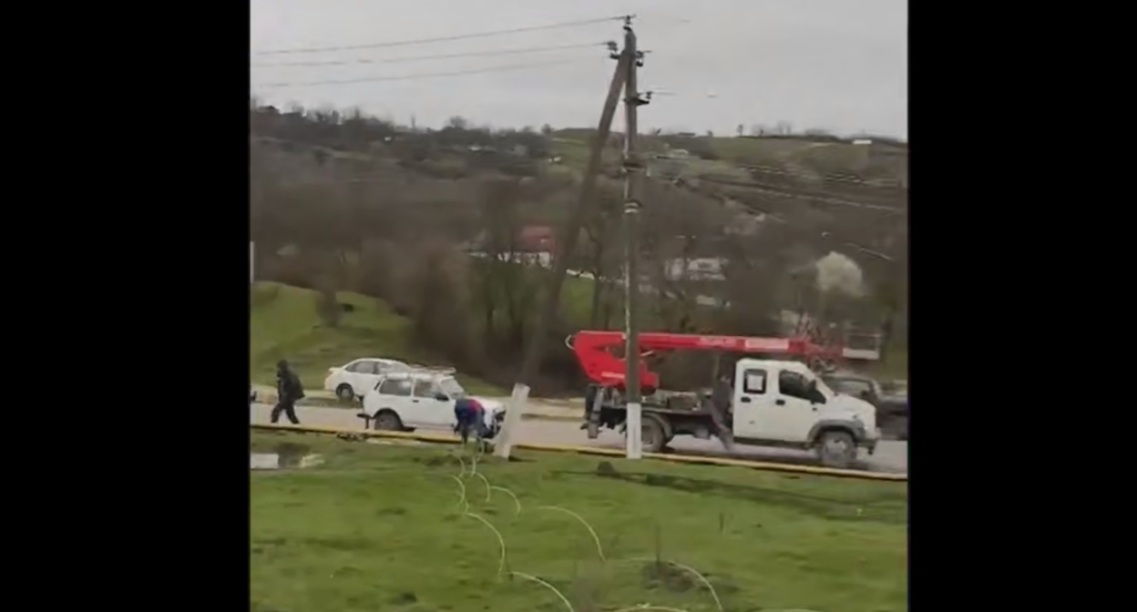Emergency work in the Nozhai-Yurt district. Still from Chechenenergo video: https://t.me/chechenergo/5823 Emergency work in the Nozhai-Yurt district. Still from Chechenenergo video: https://t.me/chechenergo/5823