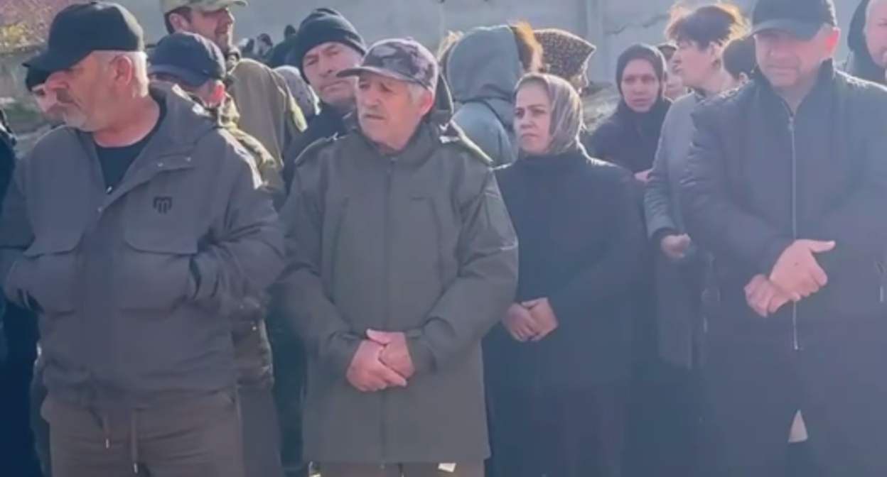Residents of the Gazoraspredelitel village in Makhachkala appealed to the mayor of Makhachkala and the head of Dagestan to remove obstructions in the riverbed. Photo: Chernovik 2.0 / Telegram channel