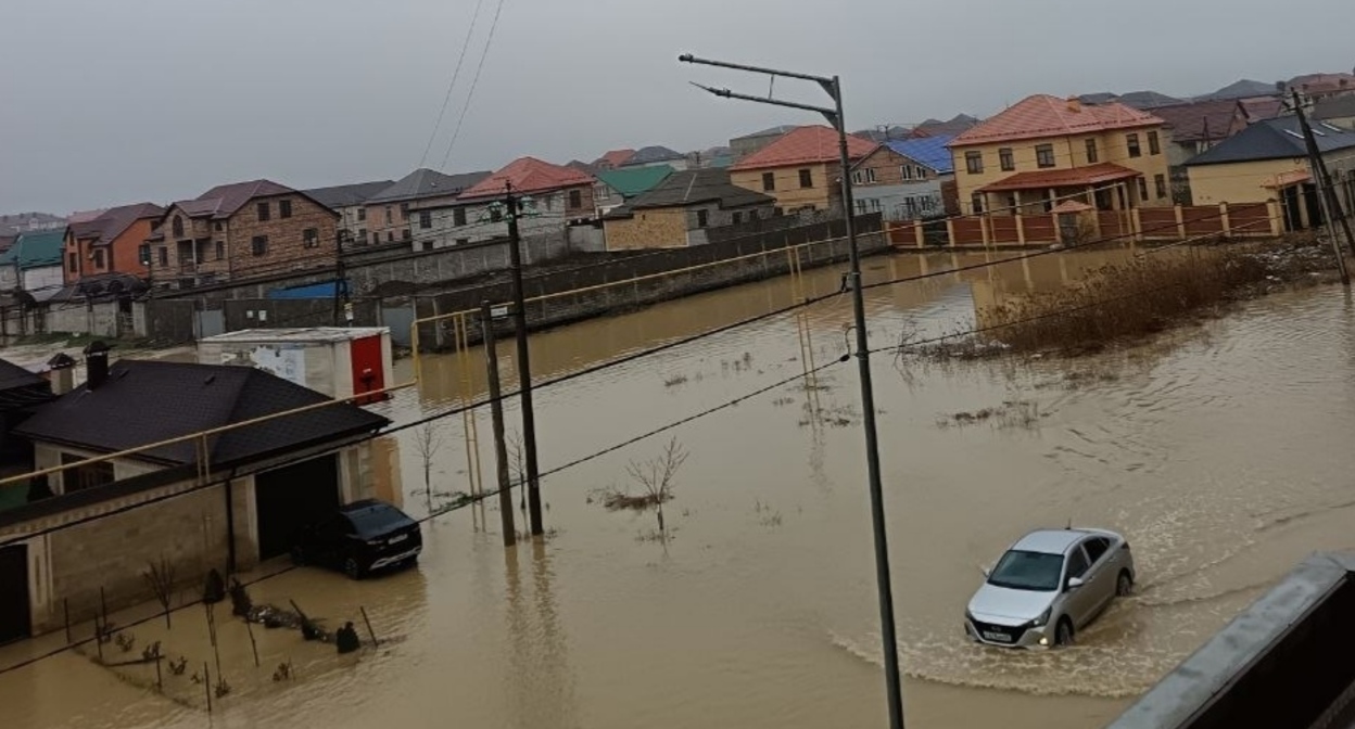 Flooding in Kaspiysk. Photo from the Chernovik Telegram channel https://t.me/chernovik/