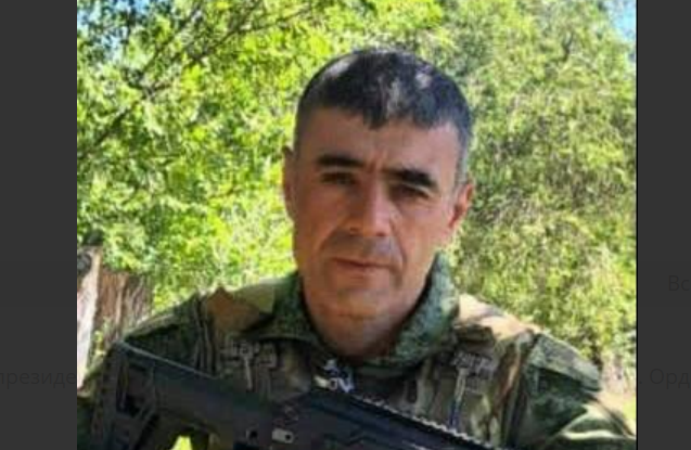 Alibek Shukurov. Screenshot of a photo from the Ust-Dzhegutinsky District Administration from April 10, 2026, https://t.me/udmunicipal/16284.