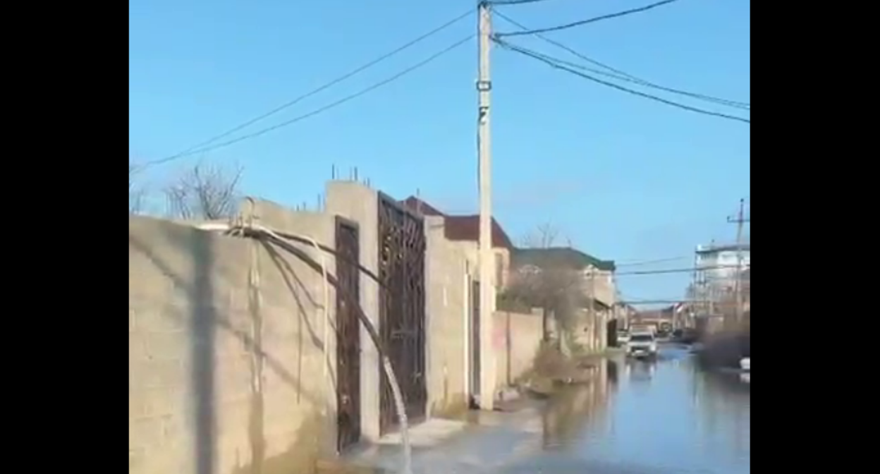 A street in the village of Karaman-2. A still from a video from the Telegram channel "Patient Monitor and Housing and Utilities" from April 9, https://t.me/monitor_pacienta_i_zkh/4254