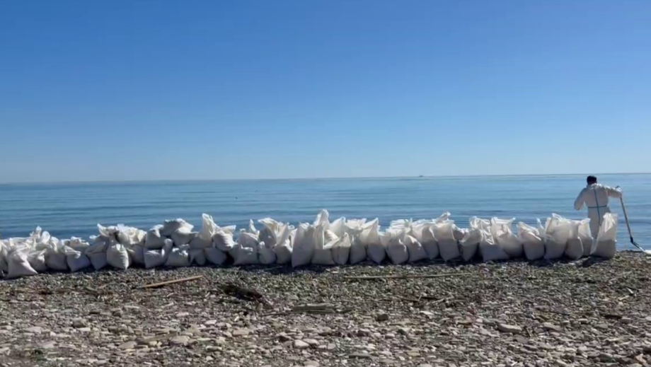 Collected bags in the village of Tyumensky. Still from Zhora Kavanosyan's video from April 26, 2026, https://t.me/ecozhora/7571