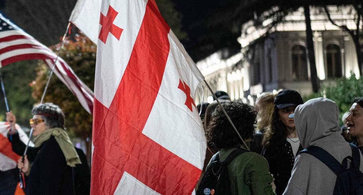Protesters on Rustaveli Avenue. Photo: Mindia Gabadze / Publika