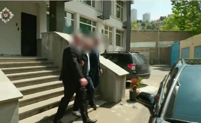 A still of a man detained in Tbilisi on suspicion of espionage. Photo: TV Pirveli / https://tvpirveli.ge/ka/siaxleebi/kriminali/126948-jashushobis-braldebit-magalchinosani-daakaves