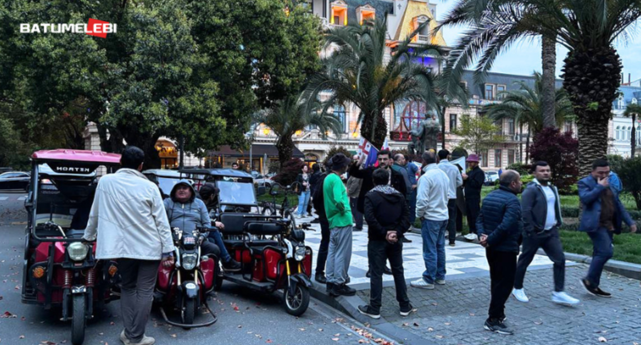 A still from an electric car owner's protest in Batumi. Photo: Batumelebi / https://batumelebi.netgazeti.ge/news/615854/