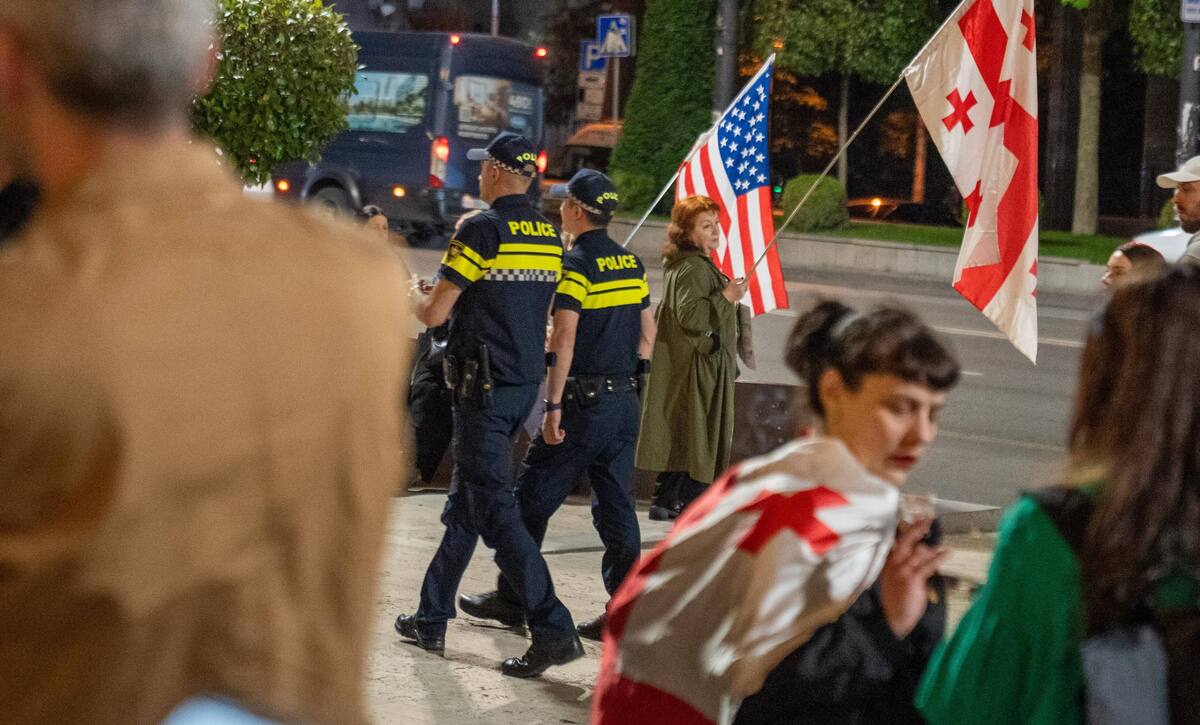 Protesters on Rustaveli Avenue. Photo: Nino Kikvadze / Publika