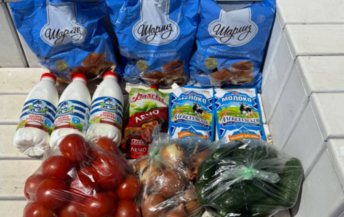 Food for Volunteers. Products for volunteers. Screenshot of a photo from the Telegram channel "Razliv na svyazi" from 06.06.26, https://t.me/razlivnasvyazi/328168/334310