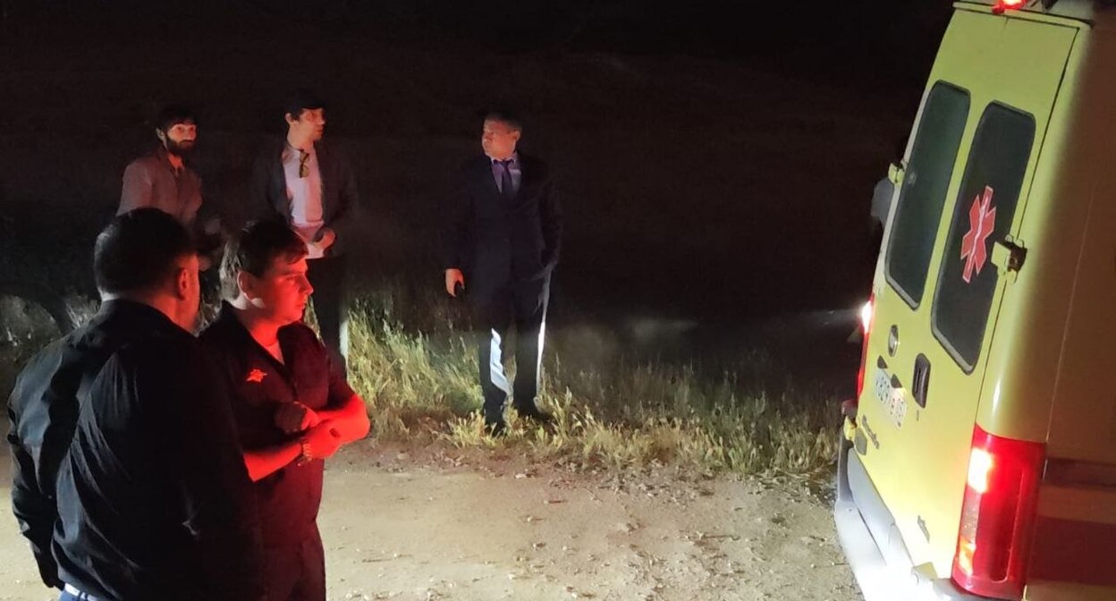 Officials at the scene of the emergency. Photo: Kizilyurt District Administration Press Service / Telegram