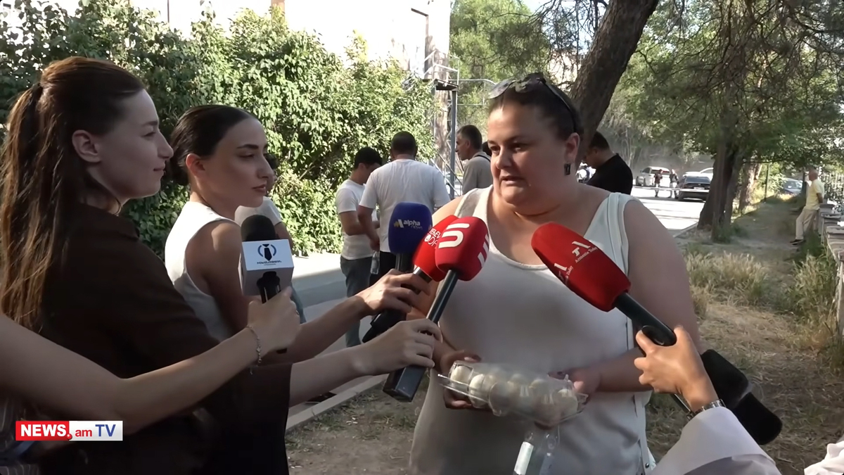 Karabakh displaced persons at a protest in Yerevan. Still from video: https://www.youtube.com/watch?v=d1nUZVOENKE&t=224s Karabakh displaced persons at a protest in Yerevan. Still from video: https://www.youtube.com/watch?v=d1nUZVOENKE&t=224s