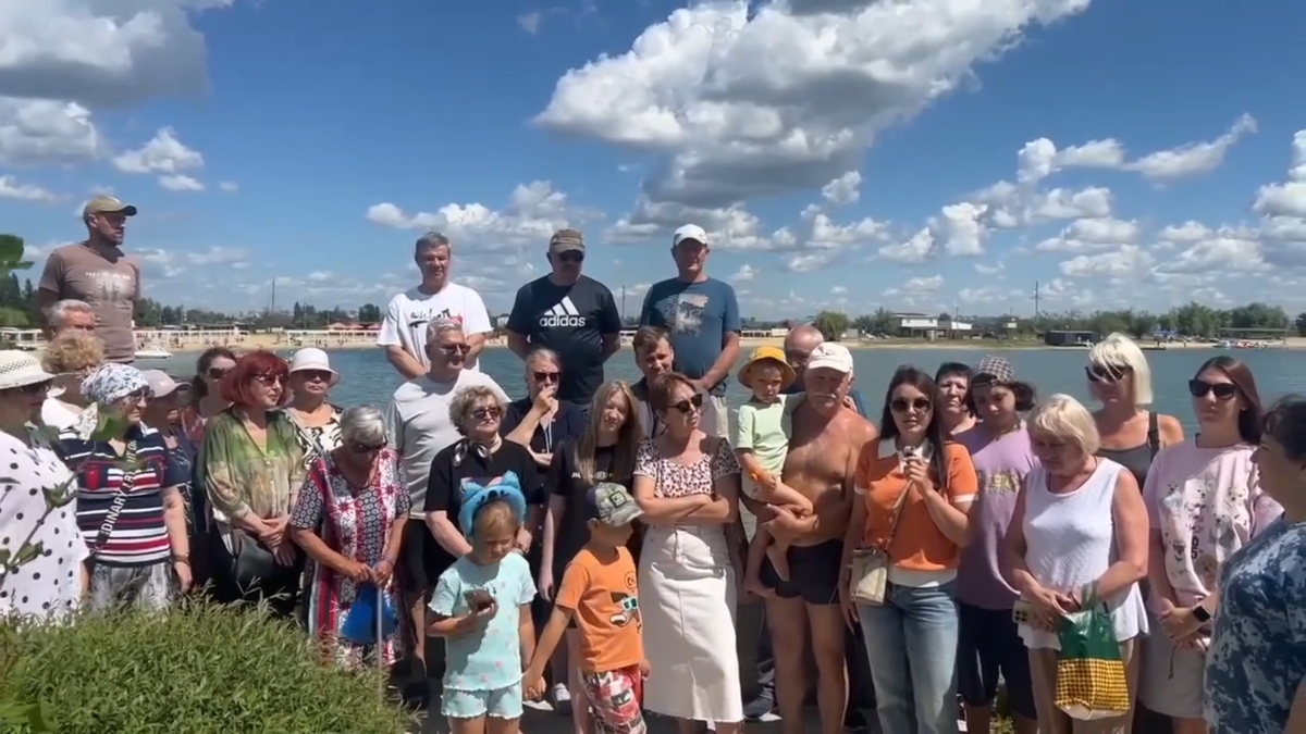 A still from a video message from Bataysk residents complaining about a polluted lake. Photo: Bloknot Rostov-on-Don / VKontakte
