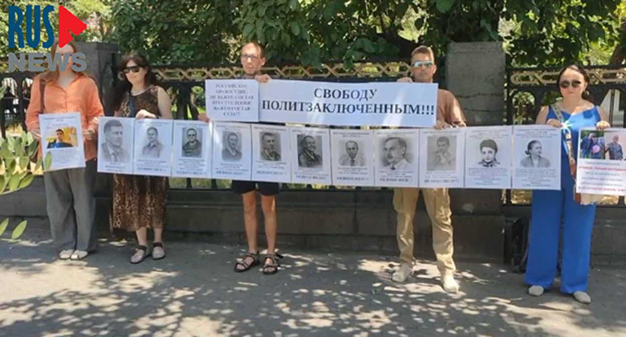 Picket in Yerevan. Screenshot of the image – https://t.me/rusnews/88205