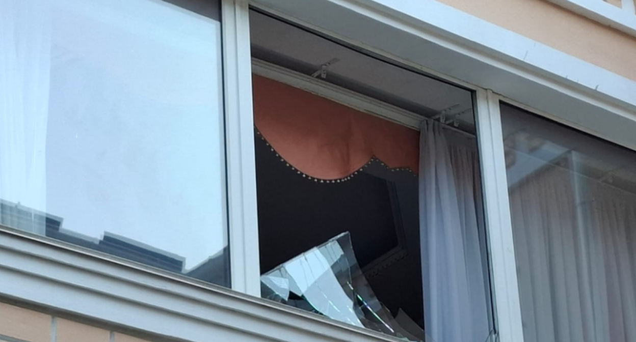Damage at the Azerbaijani embassy in Kyiv. Screenshot from the photo by “Azertaj” dated 19.01.26, https://azertag.az/xeber/kiyeve_raket_zerbeleri_neticesinde_azerbaycanin_ukraynadaki_sefirliyine_ziyan_deyib___fotoreportaj-4326873