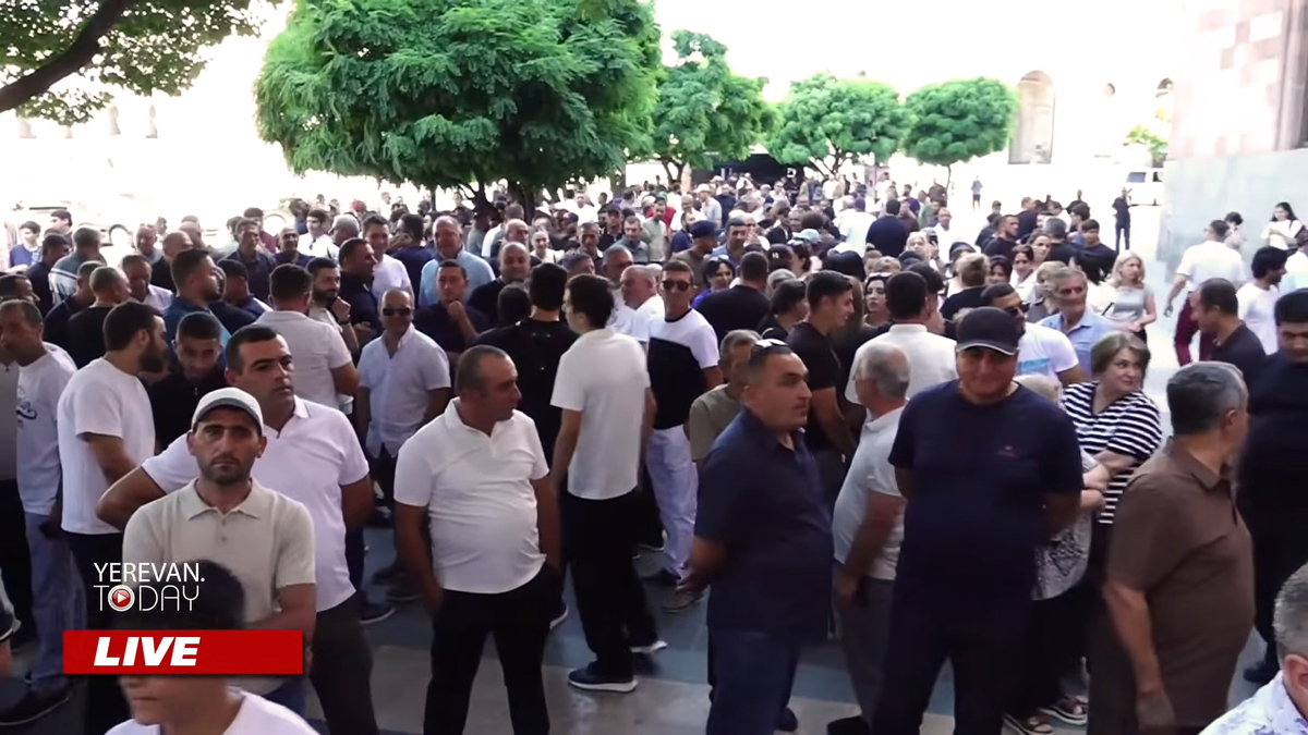 Armenian fish farmers at a protest in Yerevan. Frame from the video https://www.youtube.com/watch?v=d0pEGg0-RN8&t=2505s