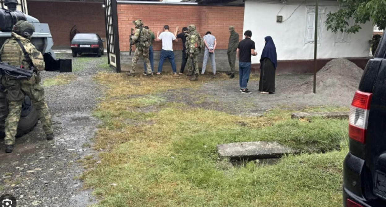 Law enforcement officers detain suspects. July 31, 2026. Screenshot of the video https://t.me/mvdri/10800