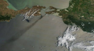 Pollution of the Bugaz Spit. Screenshot from the "Transparent World" project, https://t.me/twrussia/6295?single