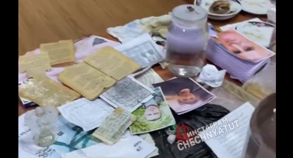 Items seized from fortunetellers. Frame from the video "Tut Chechnya" from 07.08.26, https://t.me/tutchechnya/8185. Items seized from fortunetellers. Frame from the video "Tut Chechnya" from 07.08.26, https://t.me/tutchechnya/8185.