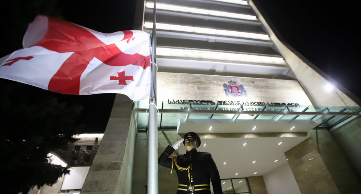 In Georgia today, state flags are lowered. Screenshot from "News Georgia" dated 08.08.26, https://www.newsgeorgia.ge/v-pamjat-o-pogibshih-v-avgustovskoj-vojne-v-gruzii-prispustili-gosudarstvennye-flagi/