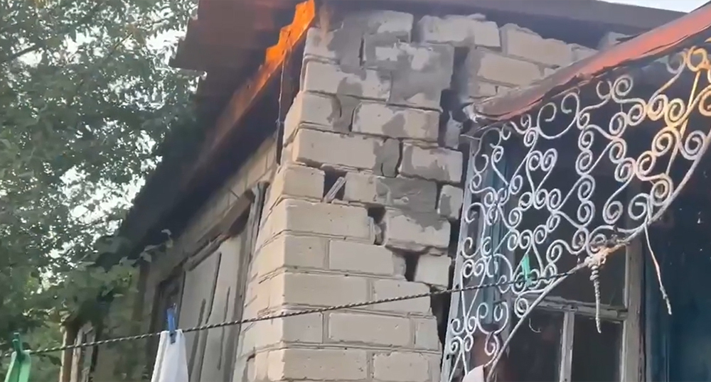 Damaged house in the village of Priozerny. Frame from the video https://t.me/tipichkras/82075