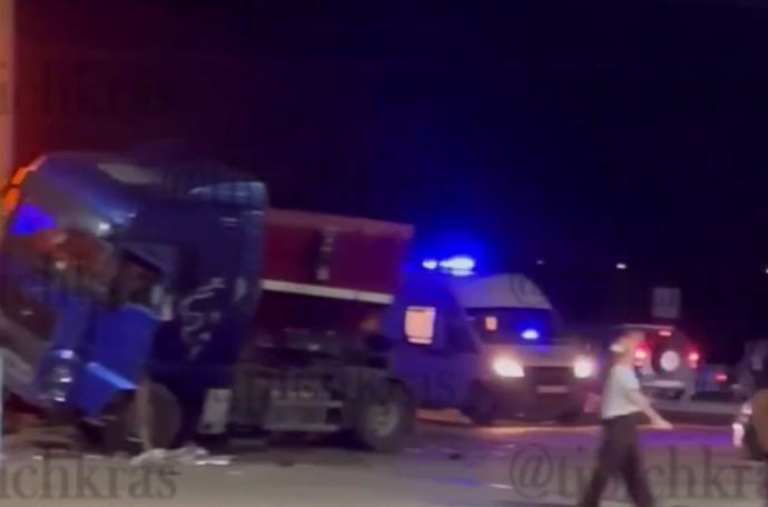 Situation at the gas station. Still frame from the video "Krasnodar/Teletype" from 16.08.26, https://t.me/tipichkras/82120.