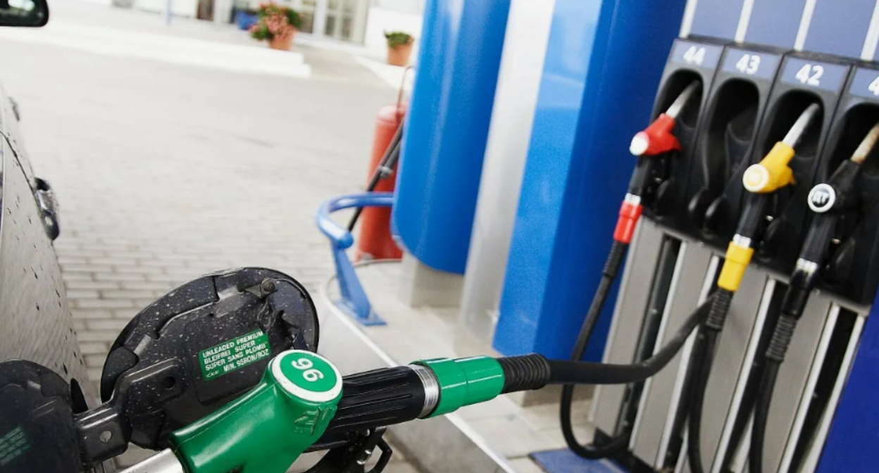 At the gas station. Screenshot of the photo https://novostipmr.com/ru/content/povyshenie-mirovykh-cen-na-neft-privelo-k-rostu-cen-na-toplivo-v-pmr At the gas station. Screenshot of the photo https://novostipmr.com/ru/content/povyshenie-mirovykh-cen-na-neft-privelo-k-rostu-cen-na-toplivo-v-pmr