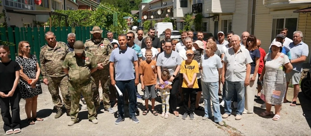 Residents of the cottage village in Olginka. Photo: "My Tuapse" / Telegram Residents of the cottage village in Olginka. Photo: "My Tuapse" / Telegram
