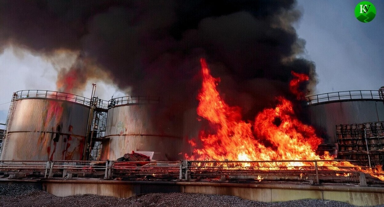 Fire at the oil depot. Illustration created by "Caucasian Knot" using AI in Photoshop.