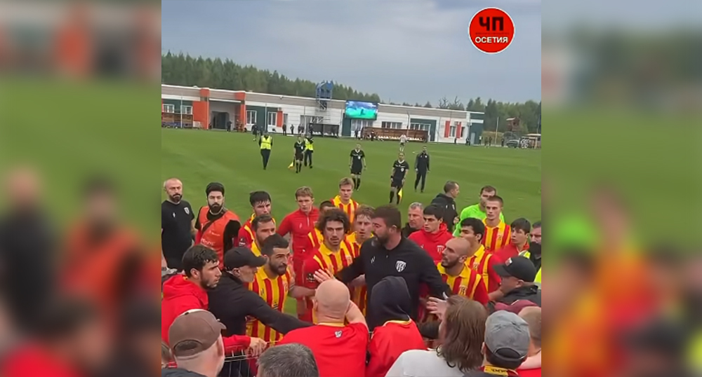 Conflict of "Alania" players with fans. Frame from the video https://www.youtube.com/shorts/aYza7hmAapw Conflict of "Alania" players with fans. Frame from the video https://www.youtube.com/shorts/aYza7hmAapw