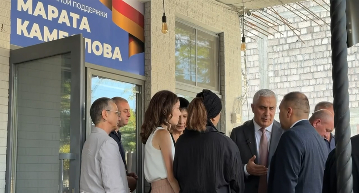 Marat Kambolov at a meeting with activists of the public support headquarters. Frame from a video on Marat Kambolov's Telegram channel - https://t.me/maratkambolov/178