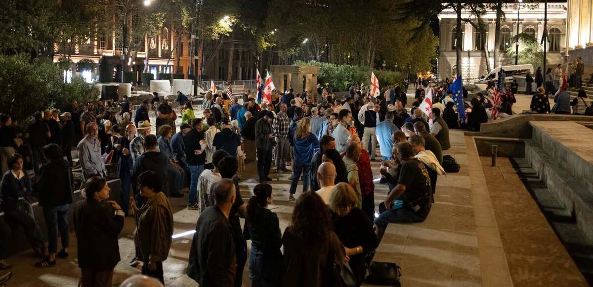 Protesters outside the Tbilisi parliament. Photo: Mindia Gabadze / Publika Protesters outside the Tbilisi parliament. Photo: Mindia Gabadze / Publika