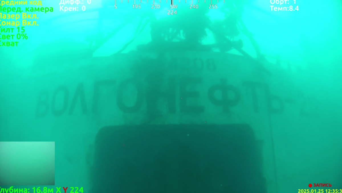 The sunken part of "Volgoneft-212", underwater footage. A still from the video of the operational headquarters of the Krasnodar Territory, https://t.me/opershtab23/11175 The sunken part of "Volgoneft-212", underwater footage. A still from the video of the operational headquarters of the Krasnodar Territory, https://t.me/opershtab23/11175