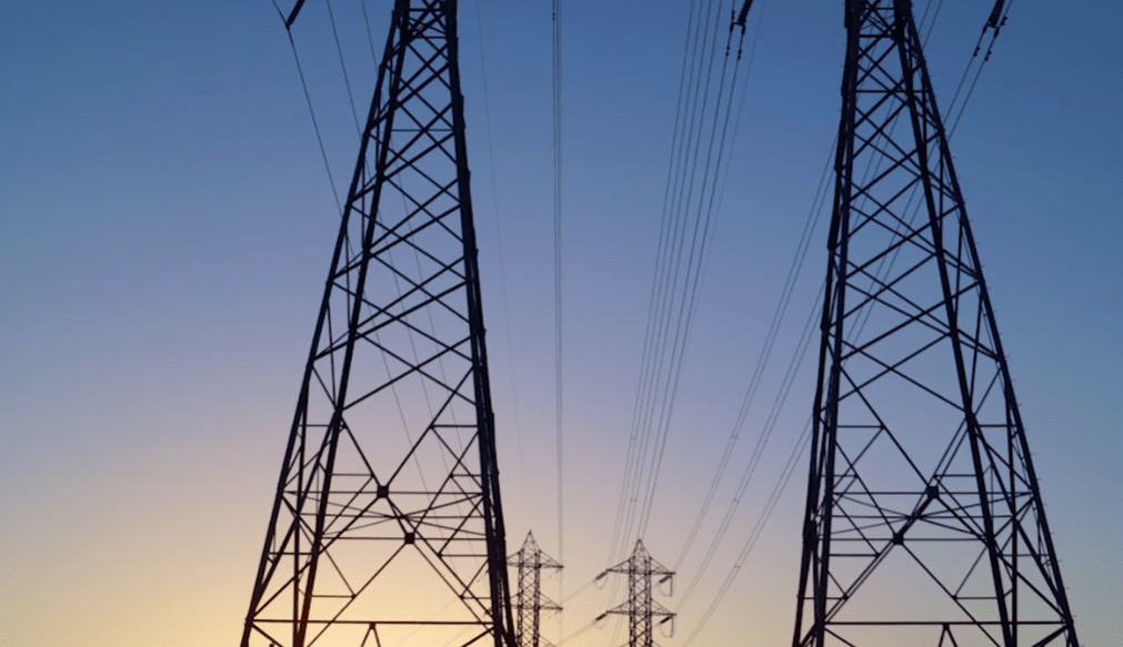 Power lines. A still from a video on the YouTube channel Energon, https://www.youtube.com/watch?v=BSpaL_0alGU Power lines. A still from a video on the YouTube channel Energon, https://www.youtube.com/watch?v=BSpaL_0alGU