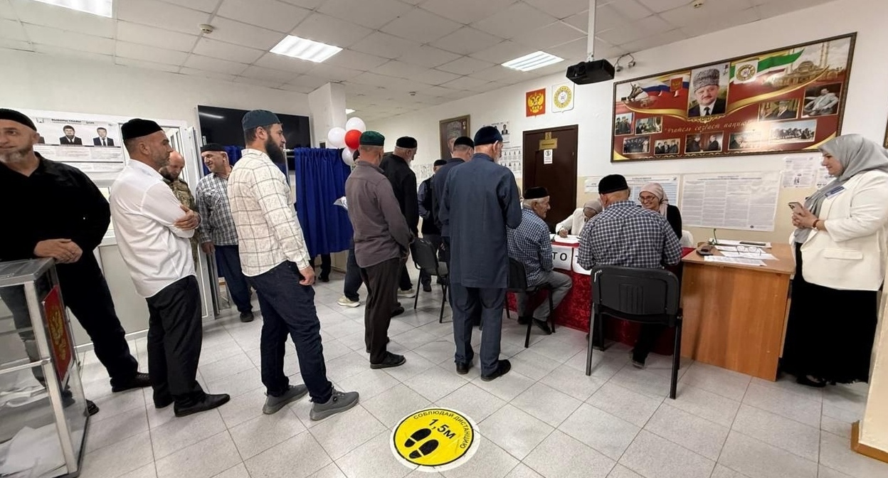 People at the polling station in Chechnya. Photo: Chechen election commission https://t.me/ikchr95/5091