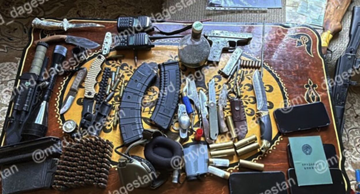 Weapons found in the house of a resident of the village of Balakhani in the Unzukul district. September 22, 2026. Photo: Ministry of Internal Affairs of Dagestan