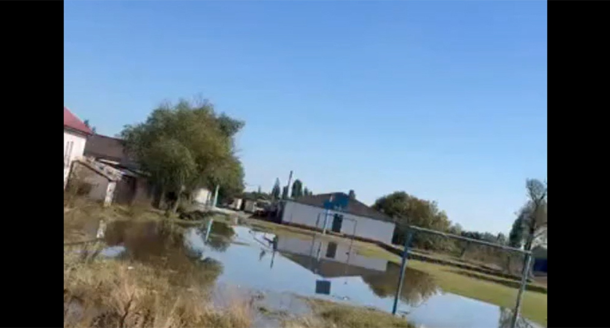 The yard of the school in the village of Shushanovka. Frame from the video https://www.instagram.com/golos.dagestan_/reel/DeKUKzLuOOj (the activities of the company Meta (which owns Facebook, Instagram, and WhatsApp) are banned in Russia)