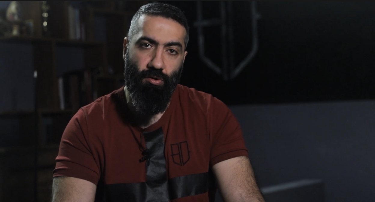 Arthur Danielyan. Video frame ԱԴԵԿՎԱԴ ADEKVAD / YouTube